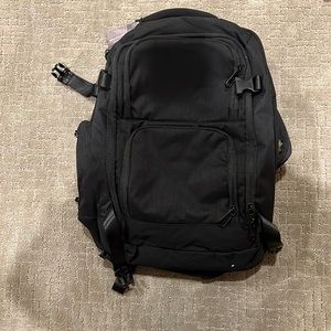 NWT- 40 L Carry on backpack